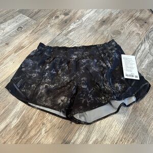 NEW! Lululemon Hotty Hot Low-Rise Lined Short 4"
Aquila Black Multi / Black